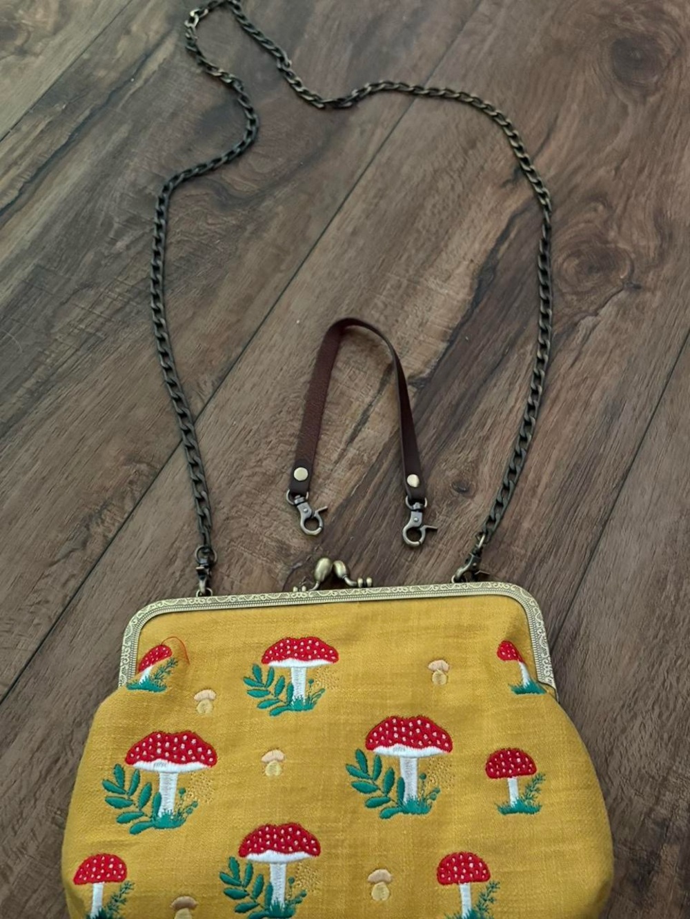 Source Unknown Mustard Yellow Embroidered Mushroom Clutch with Removable Chain - Picture 1 of 3